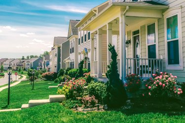 Row of Detached Homes in Idyllic Community