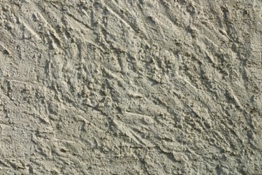 Stucco vs Plaster: 4 Key Differences You Should Know