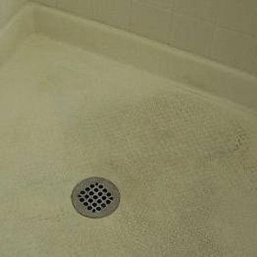 How to Remove Hard Water Stains in Your Bathroom