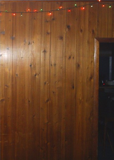 Clean Year Old Wood Paneling 800x800 