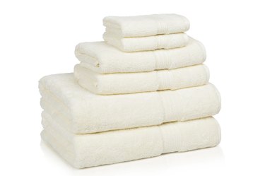 white cotton towel set