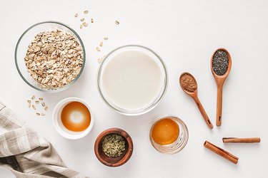 Ingredients for masala chai overnight oatmeal