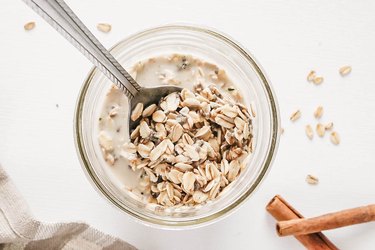 Stir ingredients for masala chai overnight oats in a jar