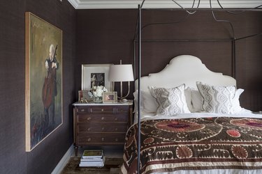 Brown bedroom with regal elements