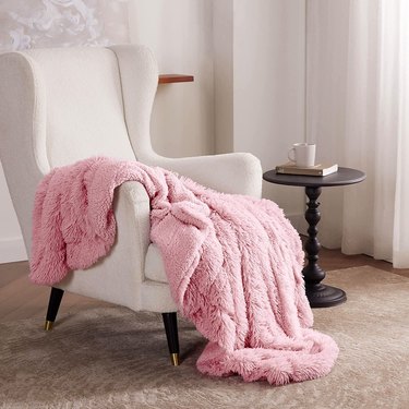 pink faux fur cozy throw blanket
