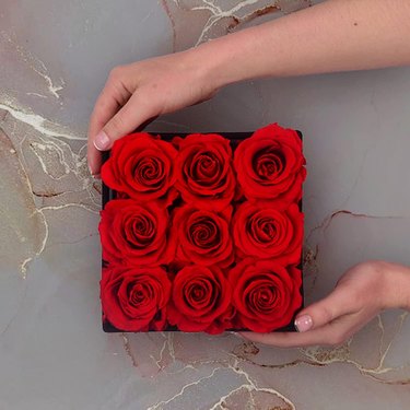 premium fresh red roses in a box