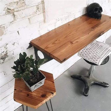 mounted table