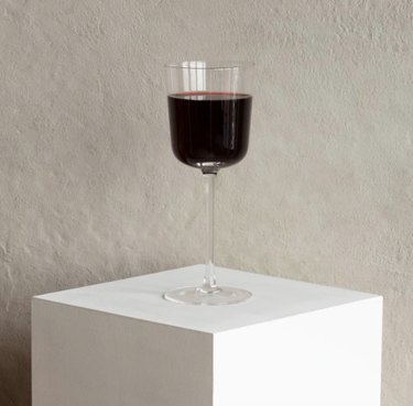red wine glass, wine glass with stem