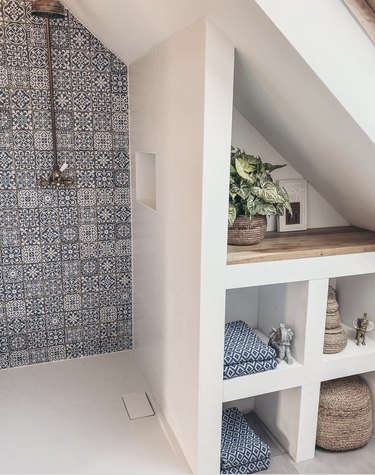 attic bathroom ideas with slanted shelves