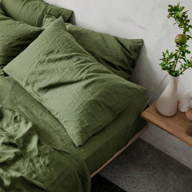 Cultiver Linen Sheet Set With Pillowcases