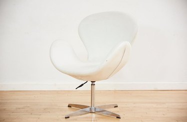 white curvy chair
