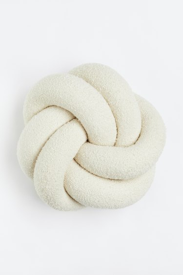 Knot-style pillow
