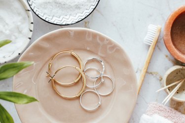 How to clean gold and silver jewelry