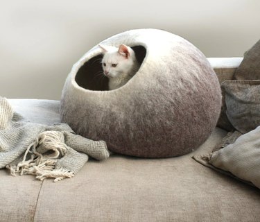 Vaivanat Cat Bed Cave Cocoon