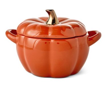 An orange casserole dish shaped like a pumpkin