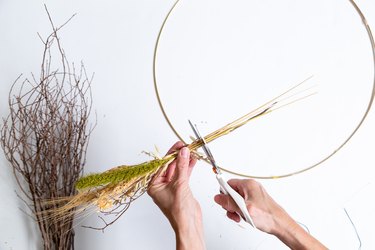 DIY Dried Grass and Wheat Wreath