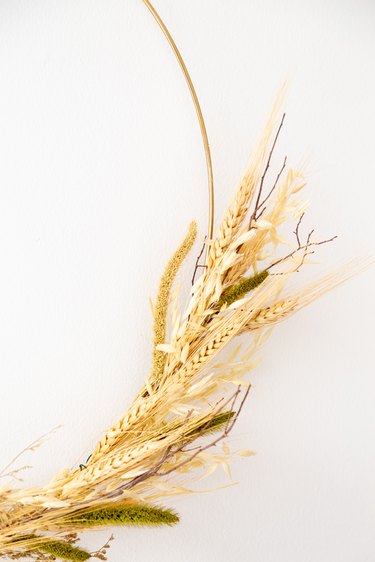 DIY Dried Grass and Wheat Wreath