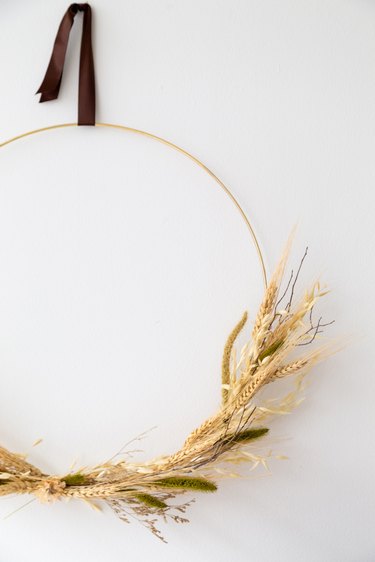 DIY Dried Grass and Wheat Wreath