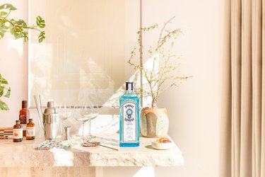 bombay sapphire bar gift guide