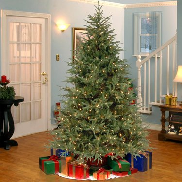 Frasier Grande Lighted Artificial Fir Christmas Tree