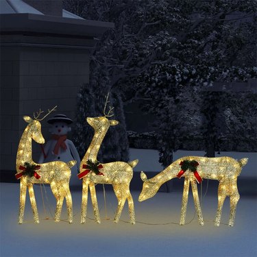 deer family christmas decor