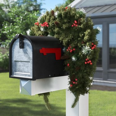 mailbox christmas decor