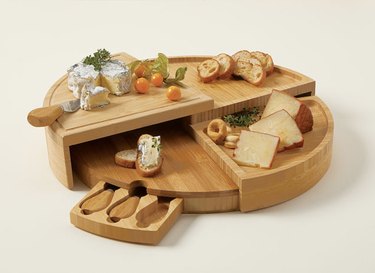 Compact Swivel Cheese Board With Knives
