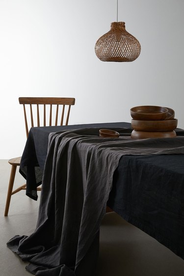 h&m home Washed Linen Tablecloth in black