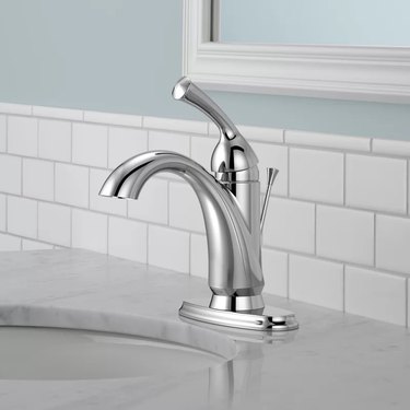 Delta 15999-DST Haywood Centerset Bathroom Faucet With Drain Assembly