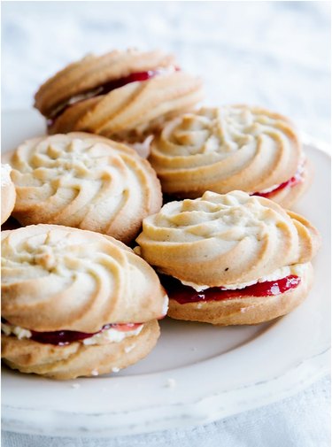 Viennese whirls cookies on a plate