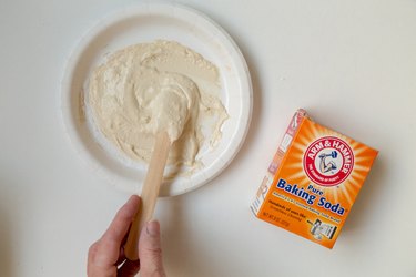 Mixing baking soda with craft paint