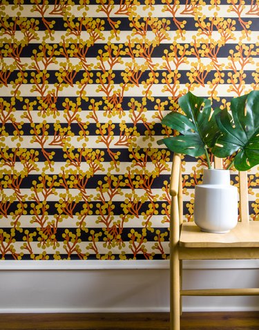 wallpaper with stripes and floral design