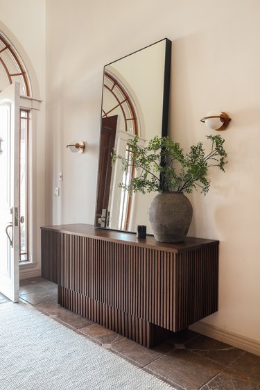 reeded wood console in modern entryway
