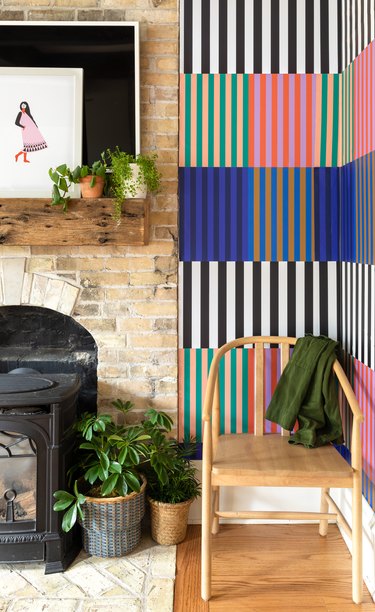 colorful and striped wallpaper in living room