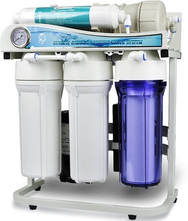 A reverse osmosis water softener kit