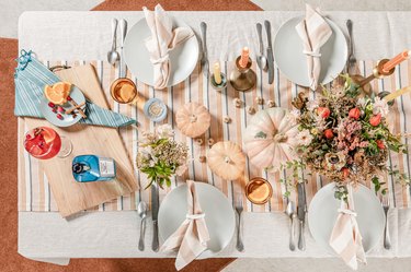 friendsgiving tablescape