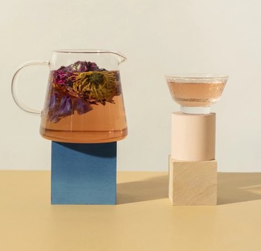 Tea kit with flowers