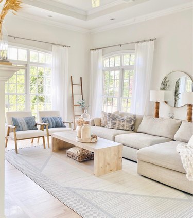 coastal living room idea with light linens