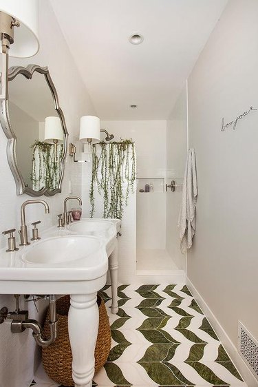 bathroom with vines on shower wall