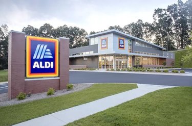 Aldi sign and storefront