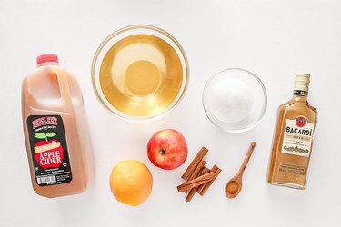 Ingredients for apple pie punch