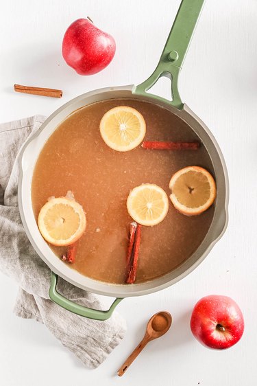 Apple pie punch in a green pot