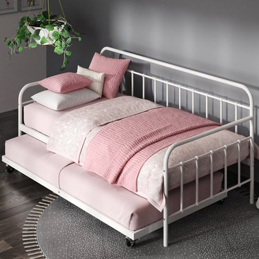 white trundle day bed frame