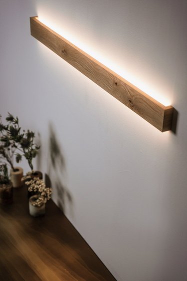 Wood linear wall lamp