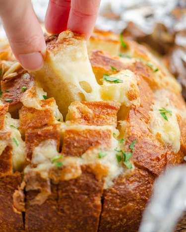 Roasted Garlic and Brie Pull-Apart Bread