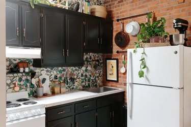 kitchen with floral backsplash remova