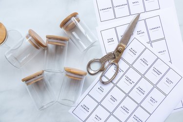 spice jar labels with glass jars and scissors