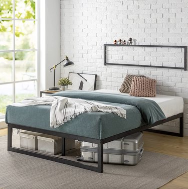 metal bed frame with no headboard