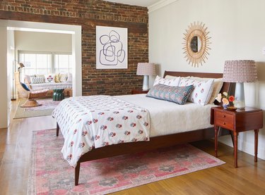 red and blue farmhouse bedroom idea