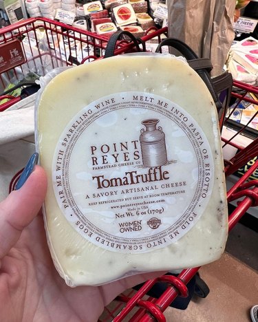 tomatruffle cheese
